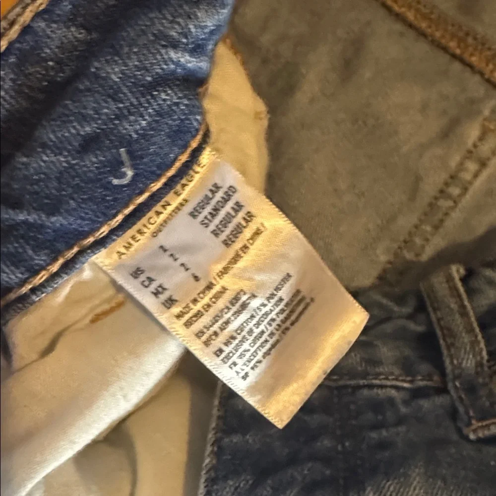 American eagle women’s extreme distressed‎ denim jeans size 2
